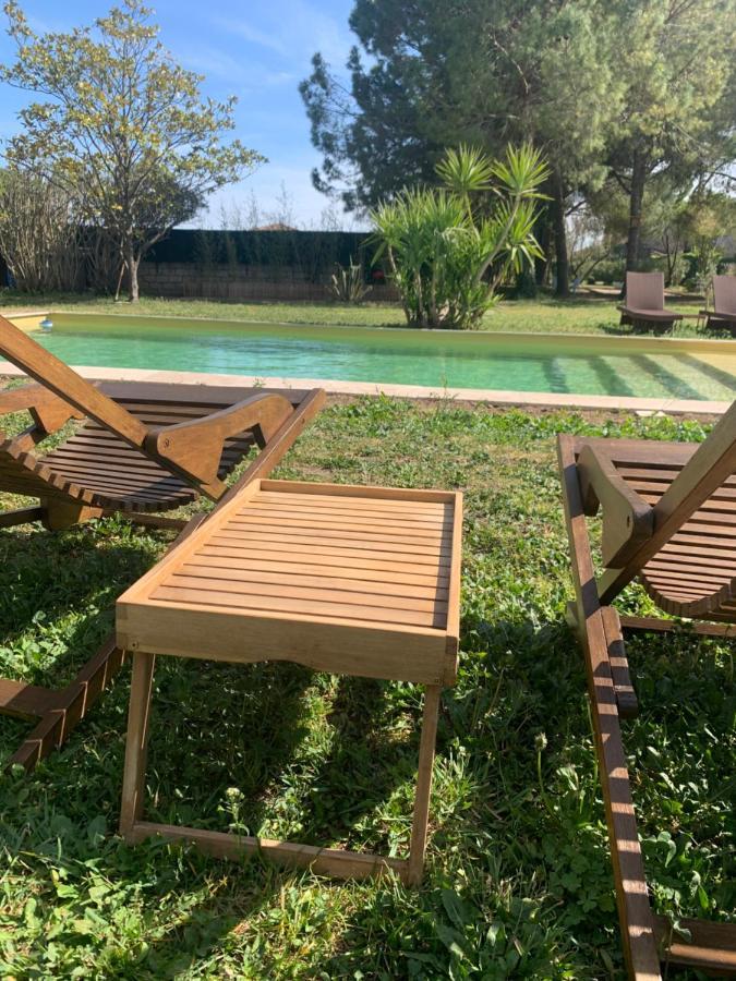 Le Patio, D Hôtes Pour Adultes En Camargue, Possibilité De Naturisme à La Piscine, Couette-café *