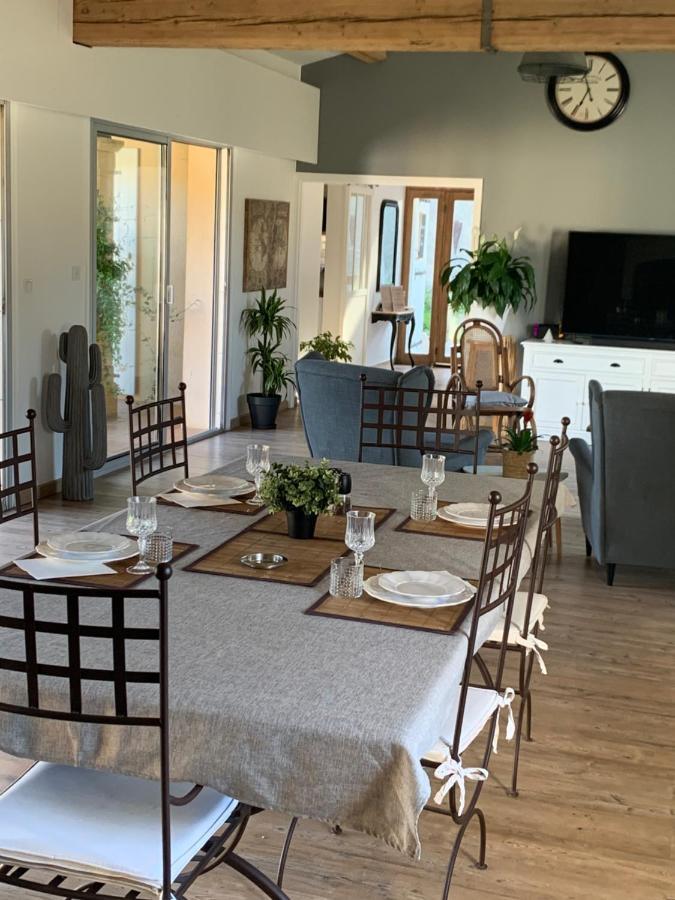 Bed & Breakfast Le Patio, D Hotes Pour Adultes En Camargue, Possibilite De Naturisme A La Piscine, Aimargues